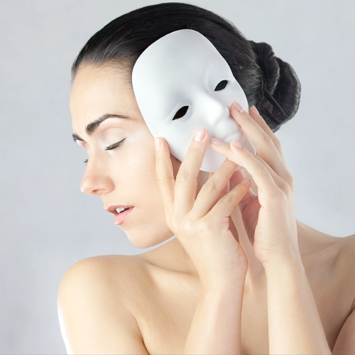 Sucha skóra twarzy:  charakterystyka i pielęgnacja krok po kroku