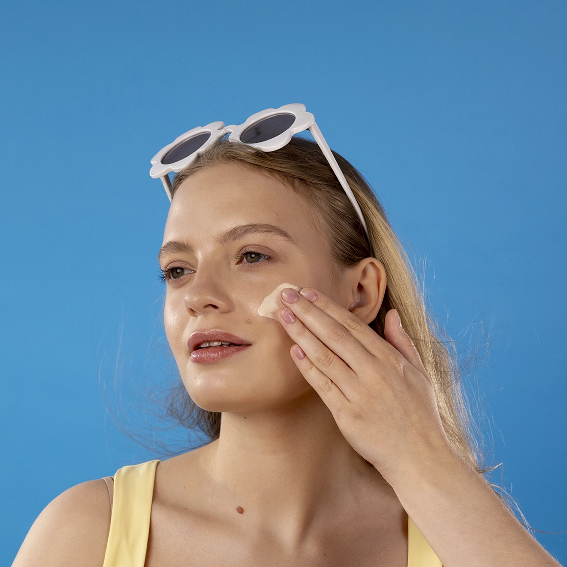 Zasady pielęgnacji skóry latem – poradnik i najlepsze tipy