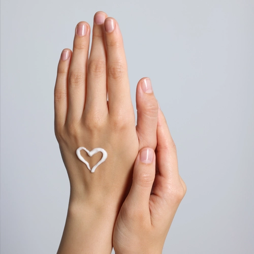 Suche dłonie zimą – poznaj nasze sprawdzone sposoby na ich pielęgnację