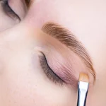 Jak dbać o brwi po laminacji?