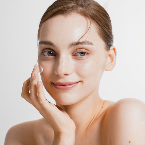 Odwodniona skóra twarzy – jak wygląda, jakie są objawy i co robić?