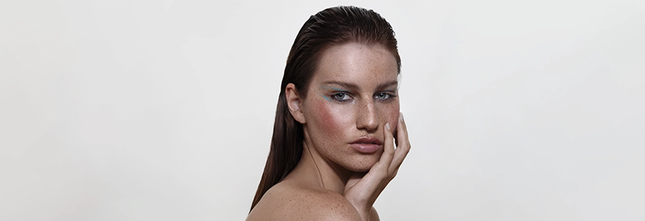 Třpytky na obličej a oči – inspirujte se a vytvořte si make-up ze seriálu Euforie małe