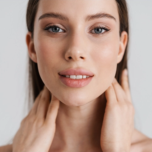 Jak powinna wyglądać podstawowa pielęgnacja skóry tłustej?