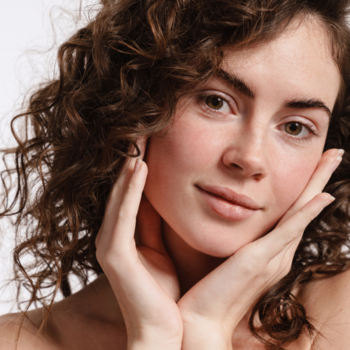 Stylizacja włosów kręconych – techniki, które sobie z tym poradzą