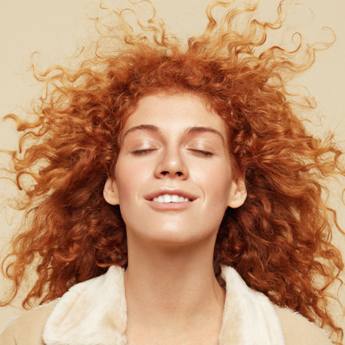 Kosmetyki do włosów kręconych - czyli czym pielęgnować fale i loki?