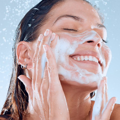 Oczyszczanie cery tłustej - jak robić to skutecznie?