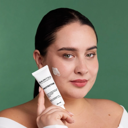 SkinTra - Protector - Pielęgnacyjny Krem Przeciwsłoneczny SPF 50+/PA++++, IR, BLUE LIGHT - 50ml OUTLET