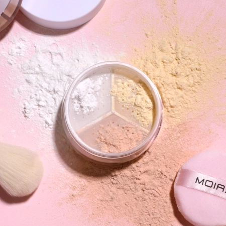 Moira - Set & Correct Loose Setting Powder - Puder Korygujący - 002 Translucent - 4,6g