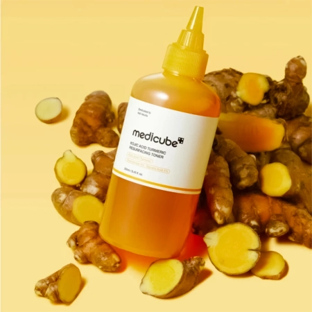 Medicube - Kojic Acid Turmeric Resurfacing Toner - Rozjaśniający Tonik do Twarzy - 250ml