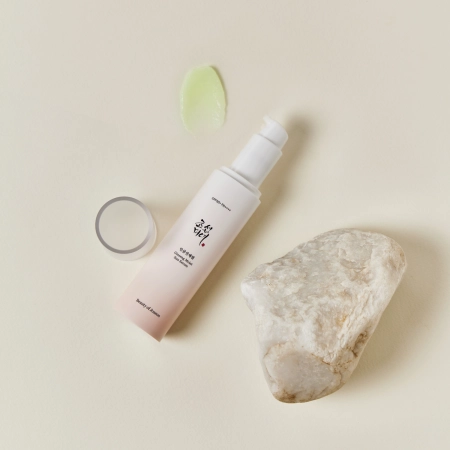 Beauty Of Joseon - Ginseng Moist Sun Serum SPF50+/PA++++ - Serum Przeciwsłoneczne z Żeń-Szeniem - 50ml